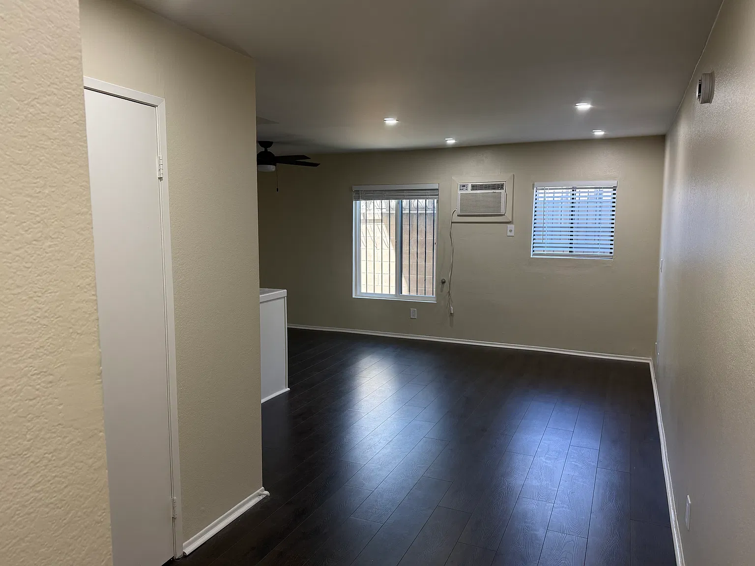 2 bed, 1.5 bath, 800 sqft, $2,400 — Photo 4
