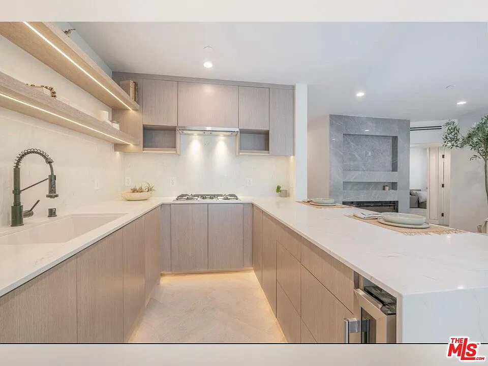 3 bed, 2.0 bath, 1100 sqft, $10,250 — Photo 3