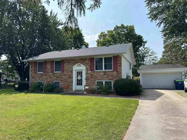 2449 Lochmoor Pl, Saginaw, MI 48603