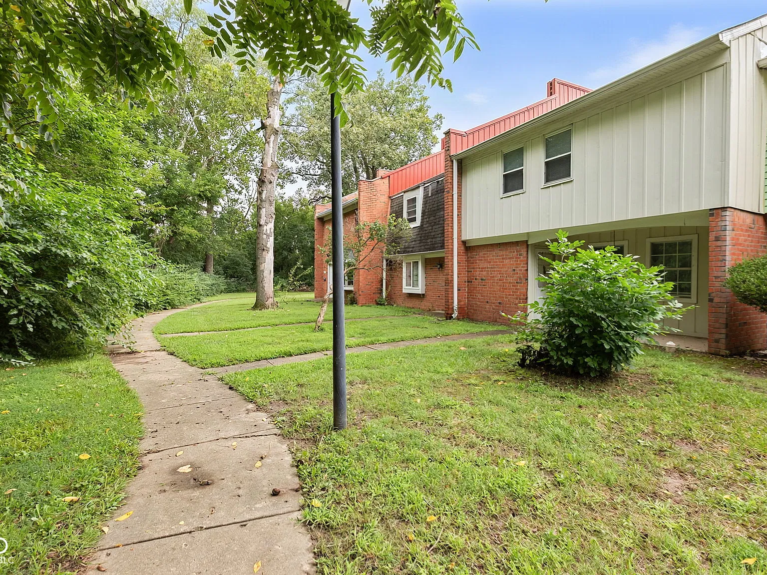 3 bed, 2.5 bath, 1602 sqft, $1,550 — Photo 3