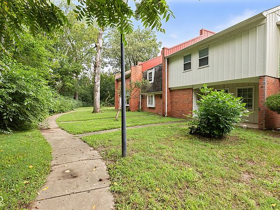 3rd image of 6440 Commons Dr