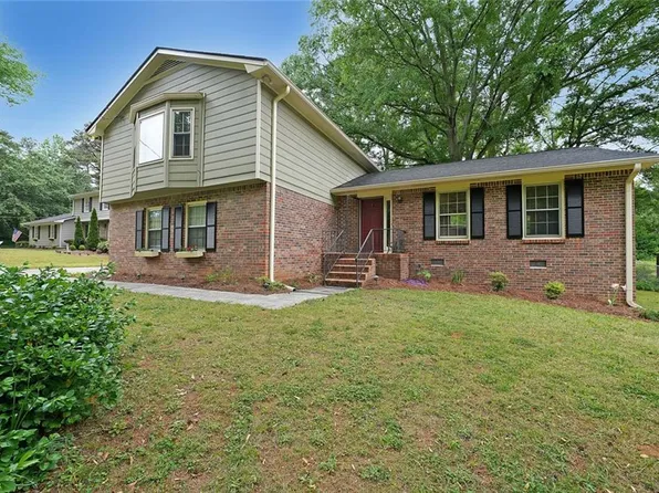 387 Cascade Dr SW, Lilburn, GA 30047