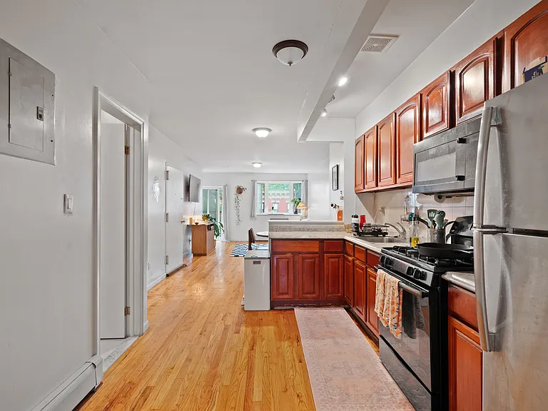 413A Halsey St #3 — Photo 7