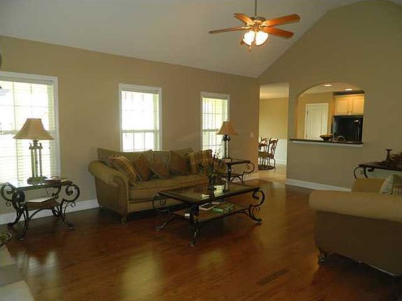 2nd image of 80 Oakwood Dr