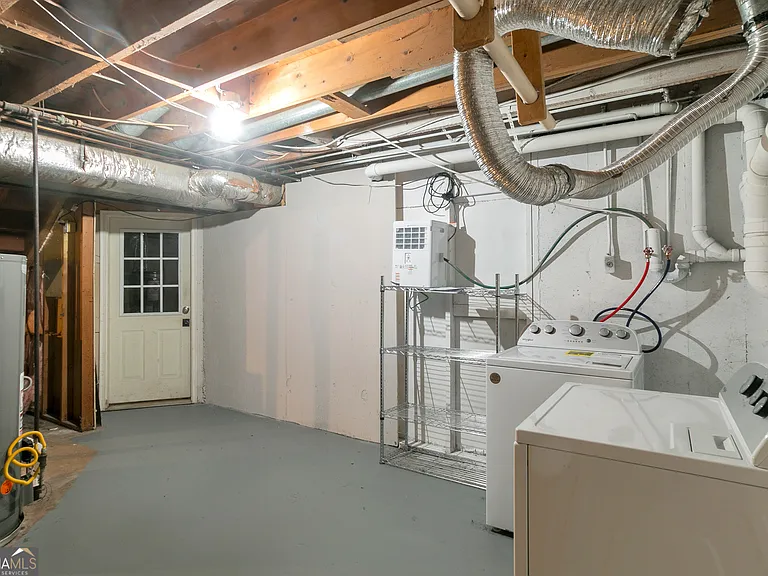 85 Wilhelmina Dr — Photo 28