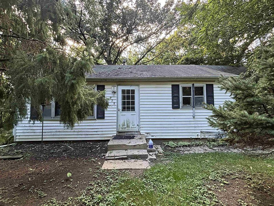 1st image of 928 Julien St