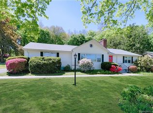 92 Hawthorne Dr, Fairfield, CT 06825