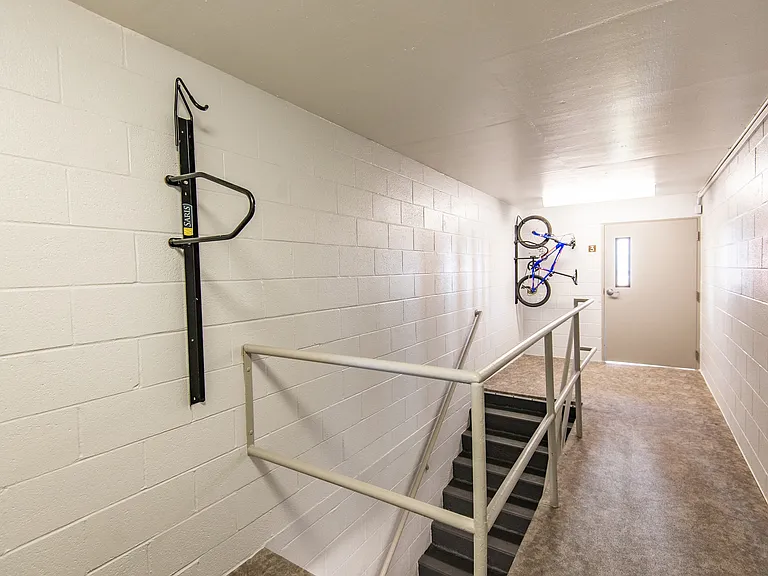 Monticello Apartments — Photo 8