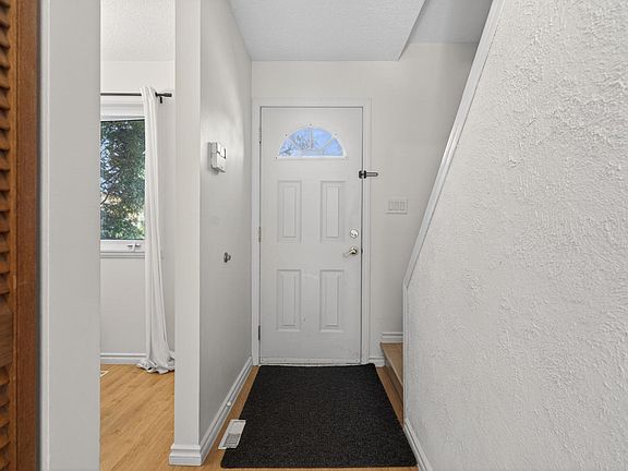 3rd image of 132 Woodstock NW