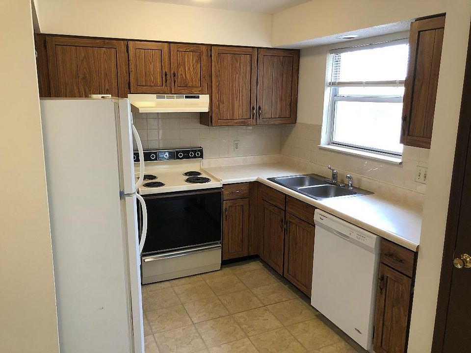 2nd image of 1376 Dartmouth Ct