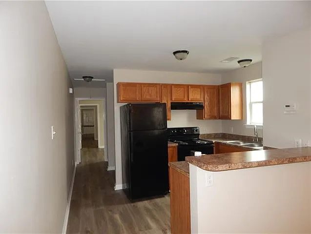 3 bed, 2.0 bath, 1100 sqft, $1,400 — Photo 3