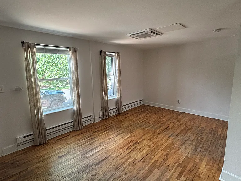 702 E Dakota Ave — Photo 4