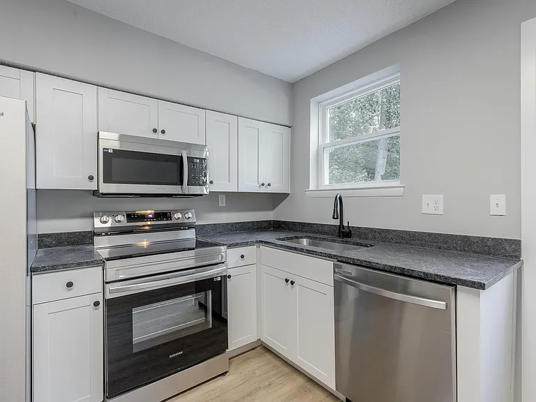 Brand New Renovated Kitchen