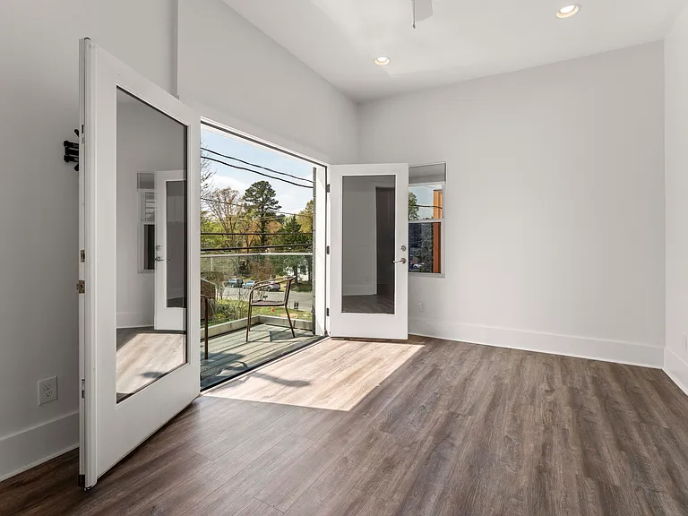203 Nelson St — Photo 15