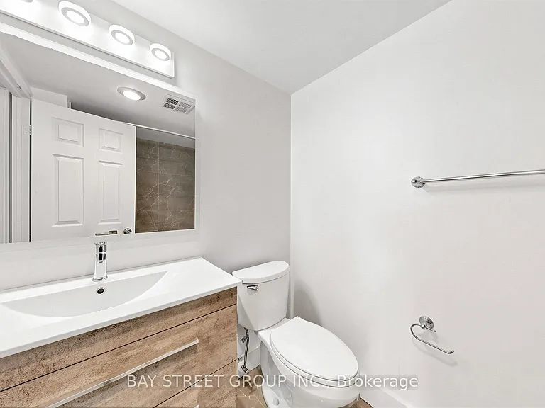 1001 Cedarglen Gate #Penthouse 720 — Photo 32