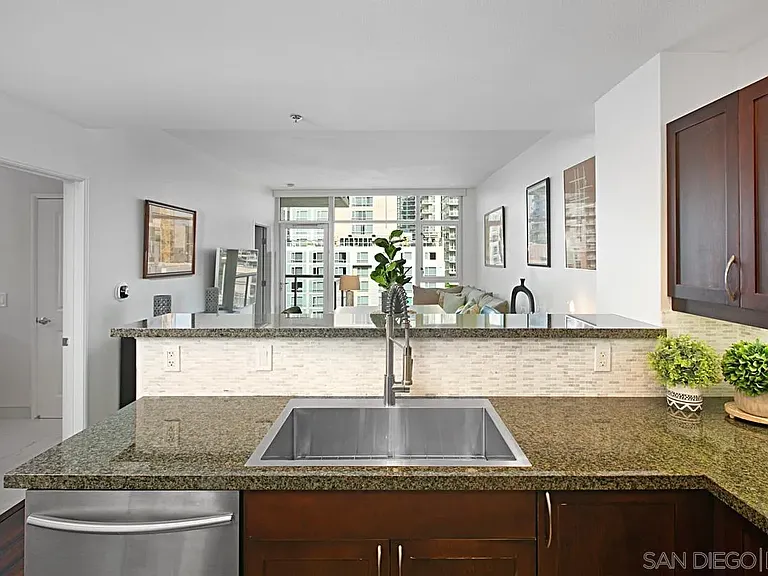 427 9th Ave #808 — Photo 10