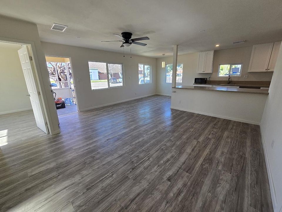 1st image of 501 Farragut Cir