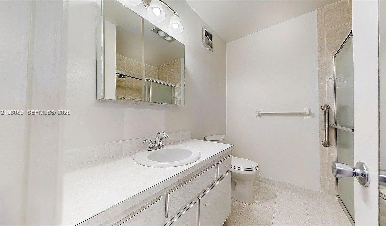 Beverly Hills Condo Numbe — Photo 2