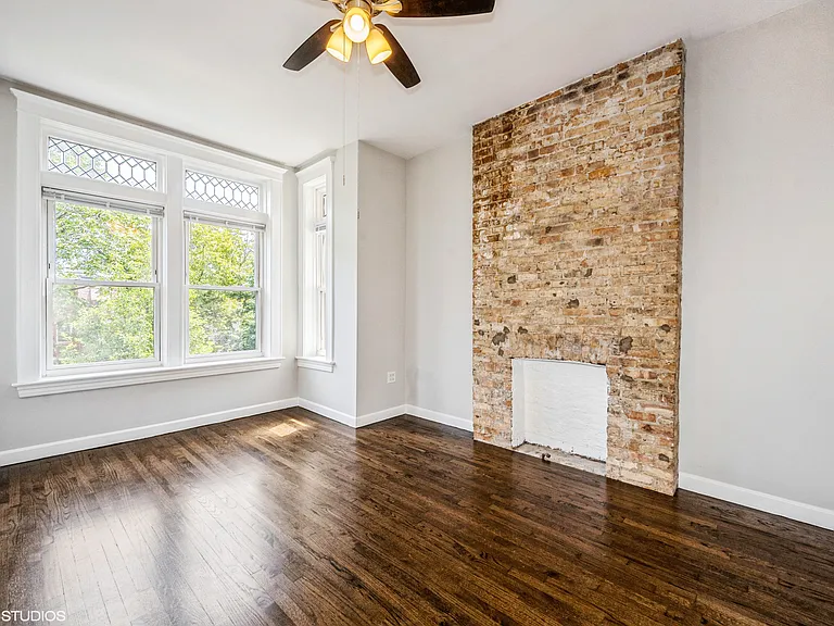 2528 N Burling St #2F — Photo 6