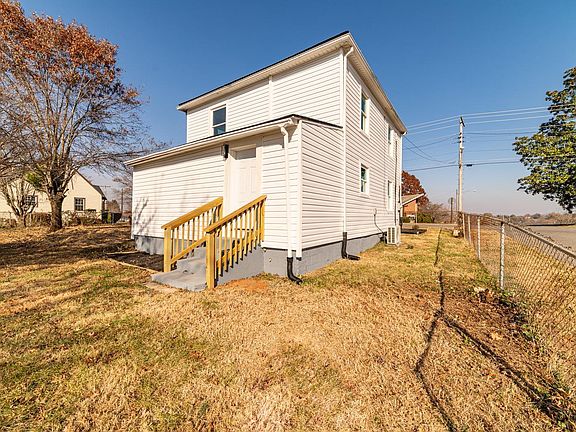 4th image of 401 Smyth St