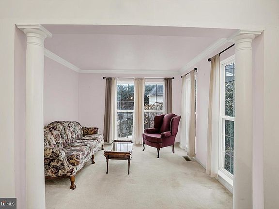 5th image of 4812 Bennington Pl E