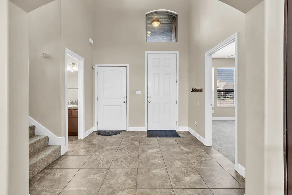 5 bed, 3.0 bath, 2629 sqft, $3,600 — Photo 4
