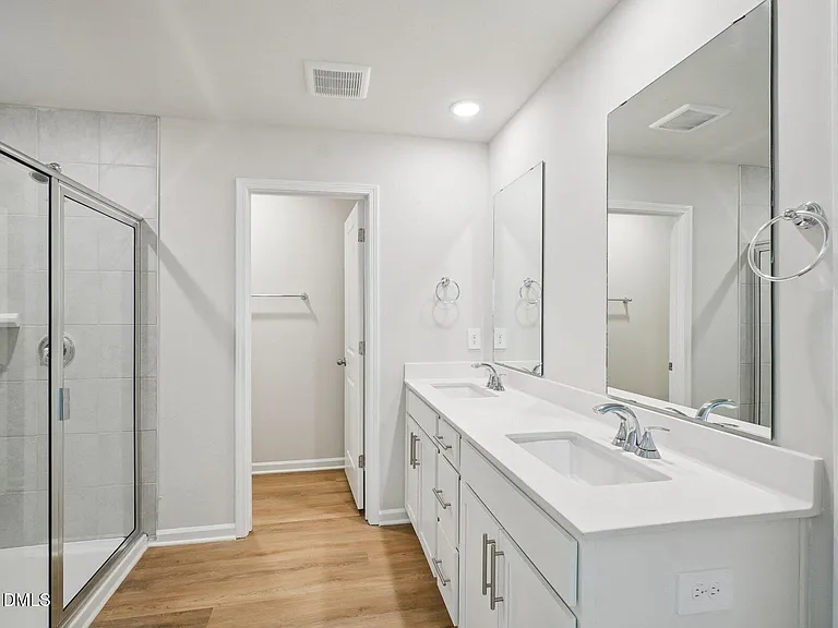 1020 Saint Lawrence Dr — Photo 6