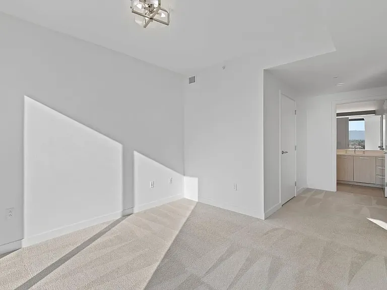 188 W Saint James St #11004 — Photo 2