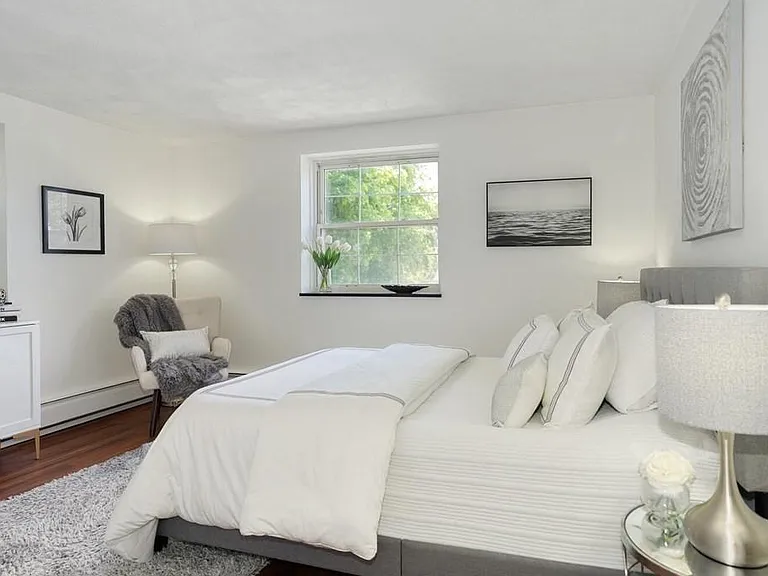 Large bedroom A