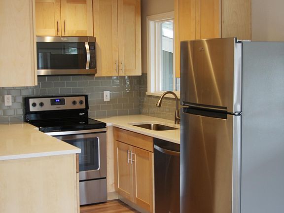 4th image of 228 5th Ave APT A