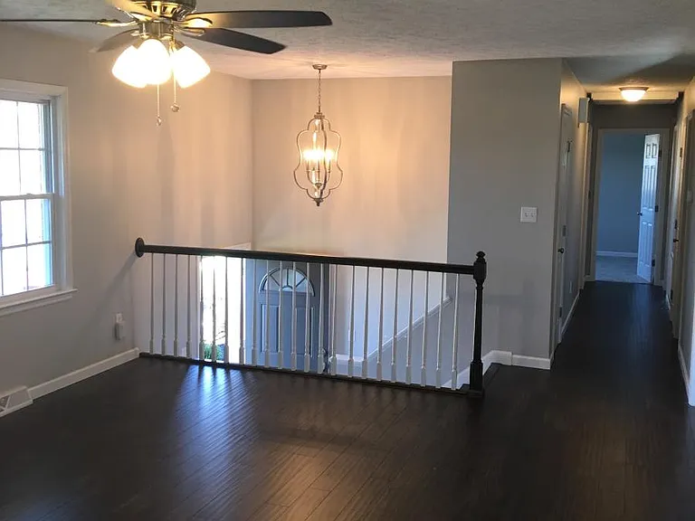 131 Bob Cir — Photo 2