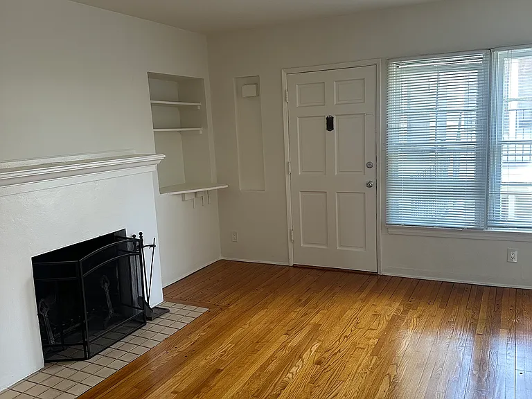 959 Gayley Ave #11 — Photo 4