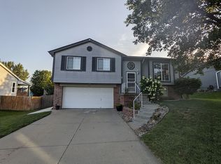 214 Hilton Head Dr, Papillion, NE 68133