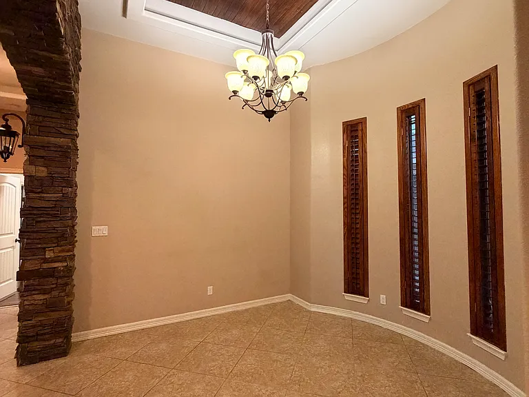 1501 Granada Cir — Photo 24