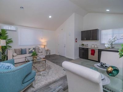 20 E Market St, Long Beach, CA, 90805
