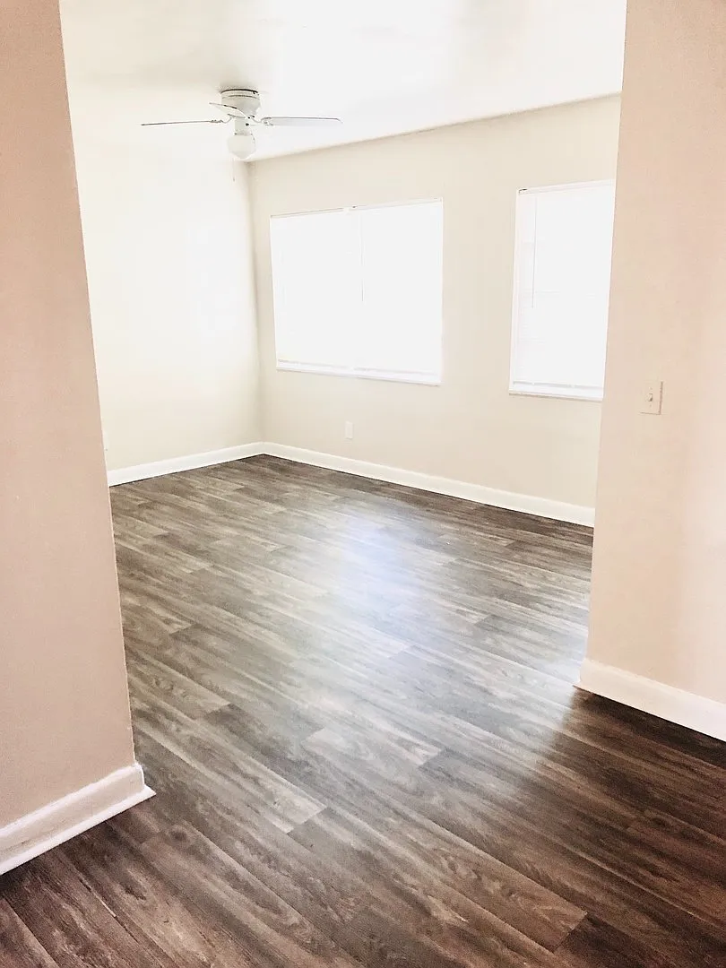 1744 Lyle Avenue — Photo 2