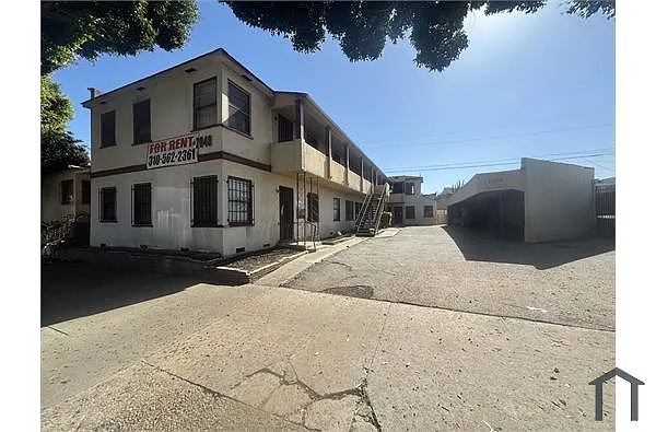 Building Photo - 2040 W Florence Ave #8
