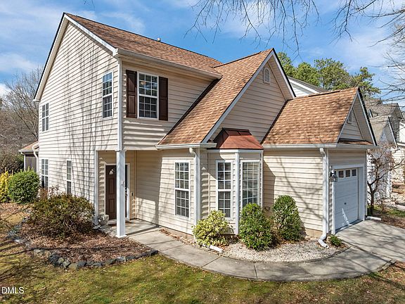 4th image of 1424 Crimson Creek Dr