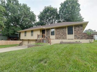 1104 SW Mic O Say Dr, Blue Springs, MO 64015