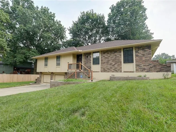 1104 SW Mic O Say Dr, Blue Springs, MO 64015