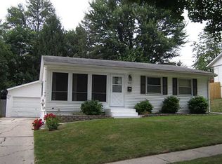 912 Cheyenne Rd NW, Cedar Rapids, IA 52405