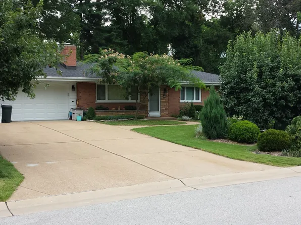 134 Vlasis Dr, Ballwin, MO 63011