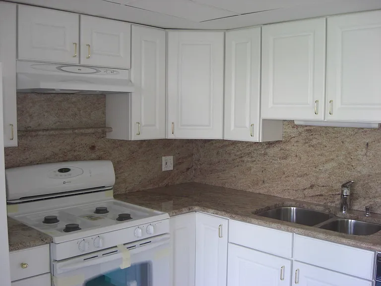 Hollyberry Ave — Photo 11