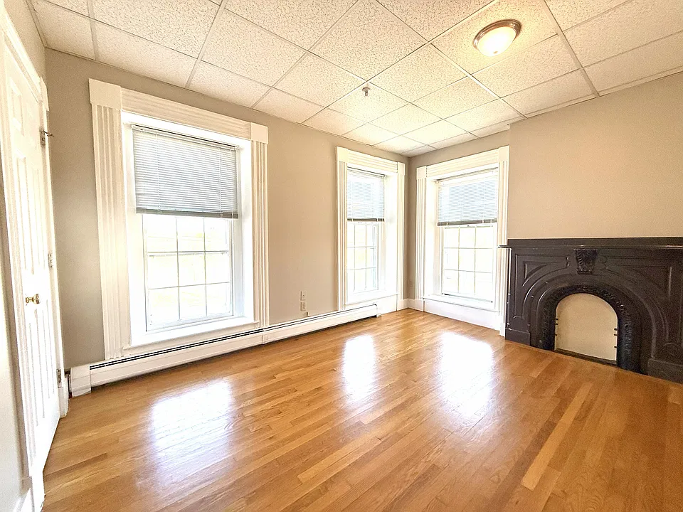 128 Hammond St #3