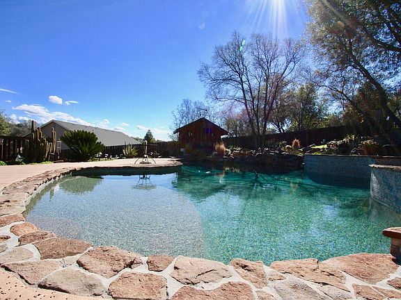 4th image of 180 Acorn Dr