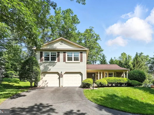 3382 Flint Hill Pl, Woodbridge, VA 22192