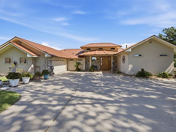 2nd image of 2547 Groves Dr
