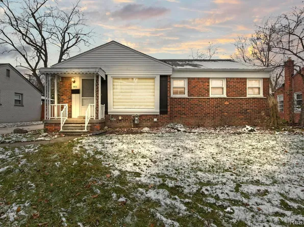 9911 Oporto St, Livonia, MI 48150