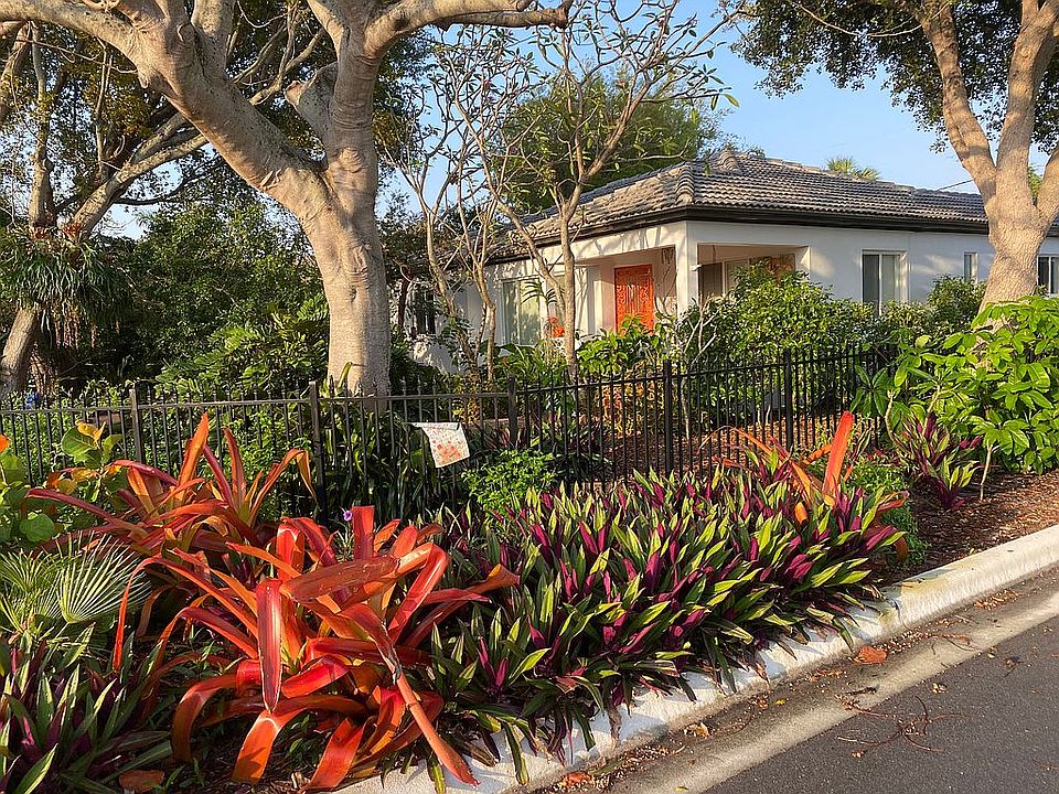 1st image of 1131 N Palmway