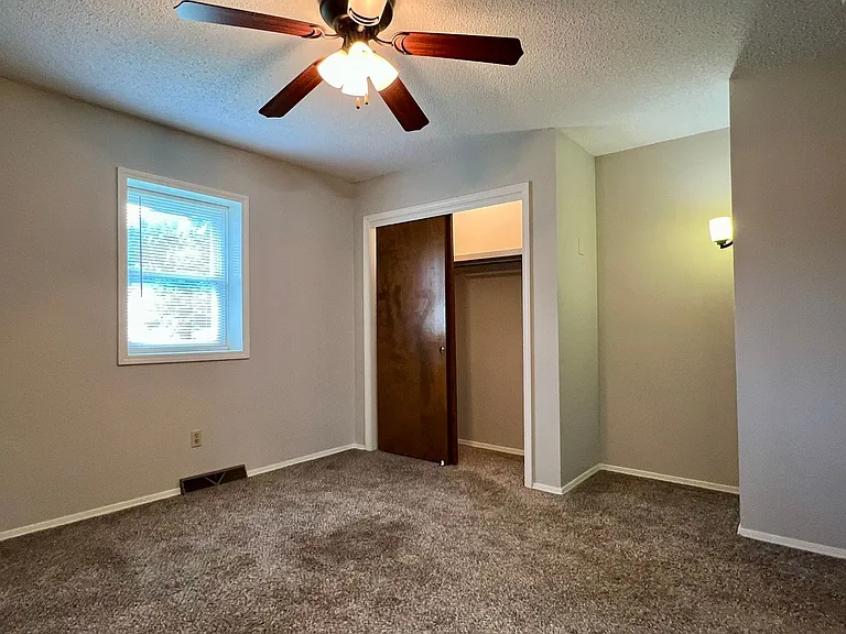 903 E Cambridge St — Photo 11